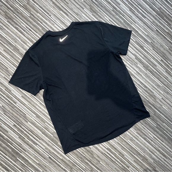 Nike Running Miler 1.0 Breathe DriFit T-Shirt in Black - Picture 5 of 5